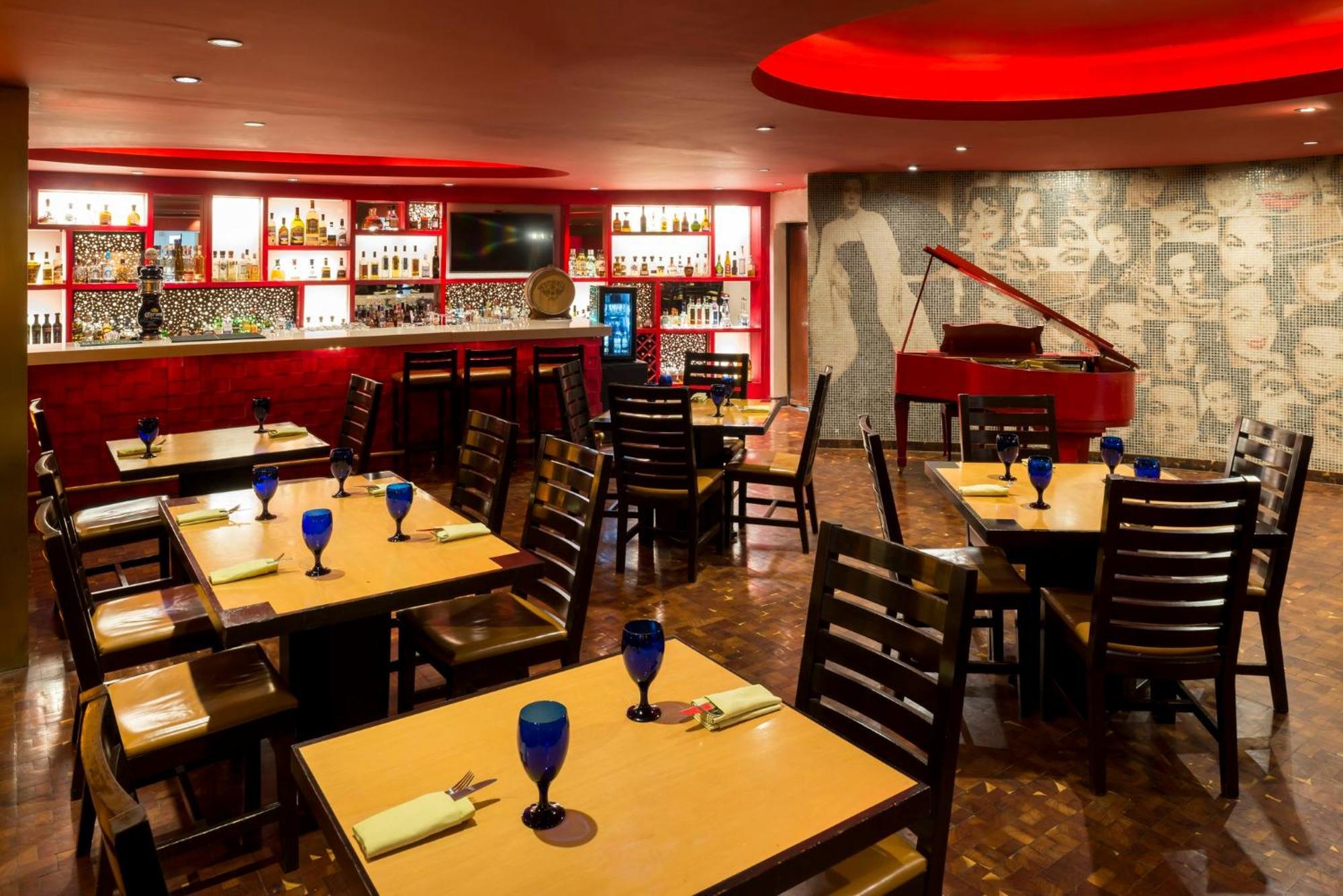 Hotel Camino Real Guadalajara Zapopan Zewnętrze zdjęcie The interior of the restaurant
