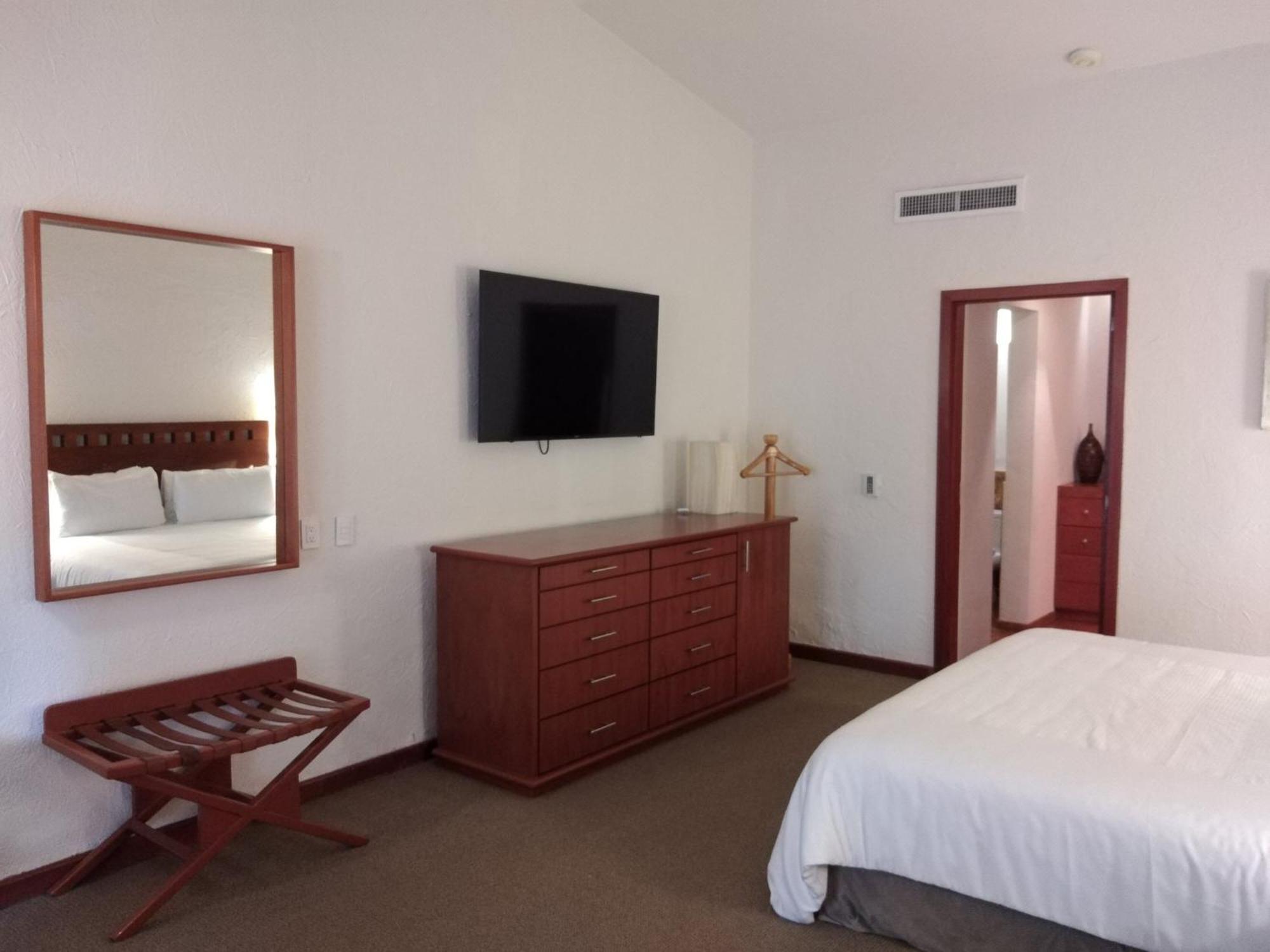 Hotel Camino Real Guadalajara Zapopan Zewnętrze zdjęcie A bedroom at the hotel